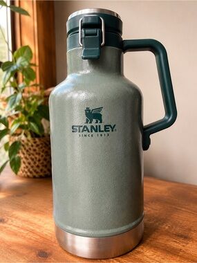 Stanley Classic Easy-Pour Growler 64 oz Hammertone Green 1.9L